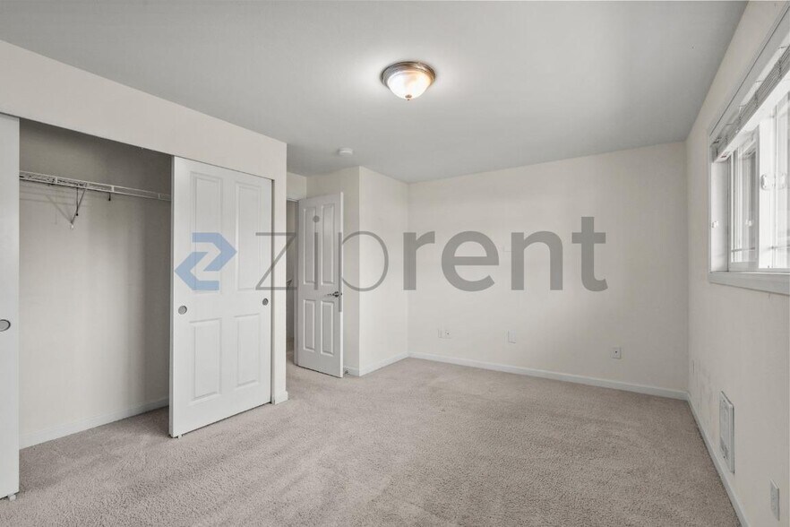 Building Photo - Unit 35