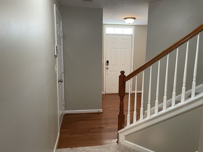 Building Photo - 3 Bedroom/2.5 Bath Townhome in Great Location