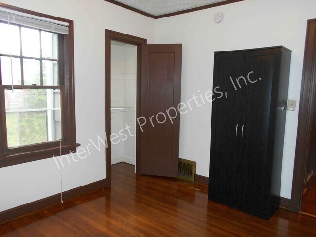 Building Photo - 7622 SE 36th Ave