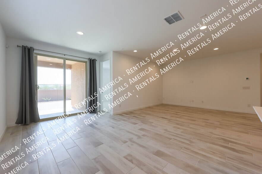 Building Photo - 8907 W Solano Dr
