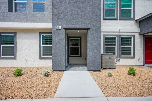 Building Photo - 6184 Hibiscus Gdn St