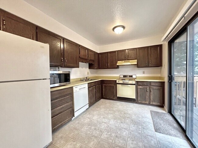 Building Photo - 6455 Yvonne Way