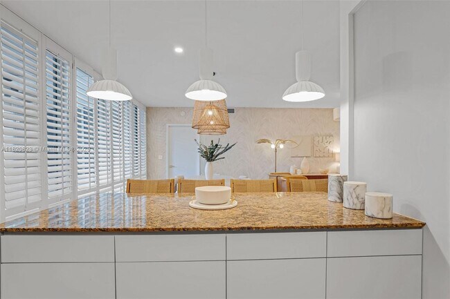 Building Photo - 725 Crandon Blvd