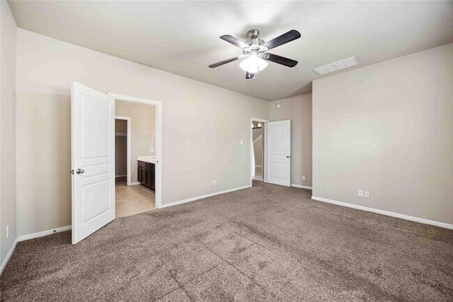 Building Photo - 6727 Wide Creek Dr
