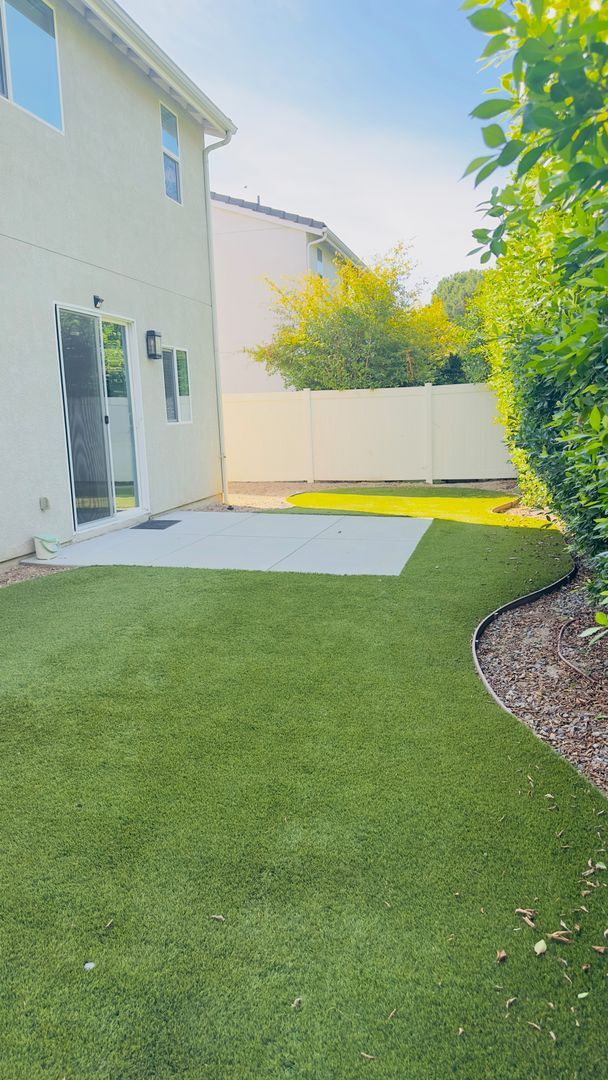 Building Photo - Stunning 5-Bedroom + Bonus loft  Home in t...