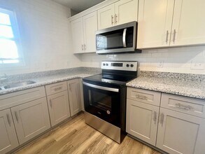 Building Photo - 317/319 E. GILBREATH STREET