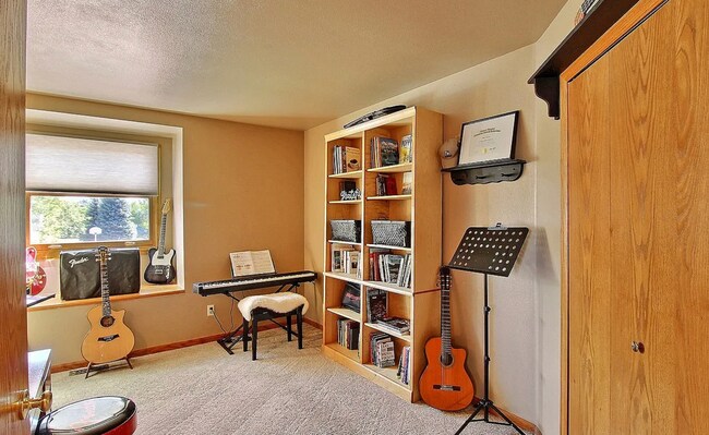 Building Photo - Spacious 4-Bedroom Home with Huge Fenced Y...