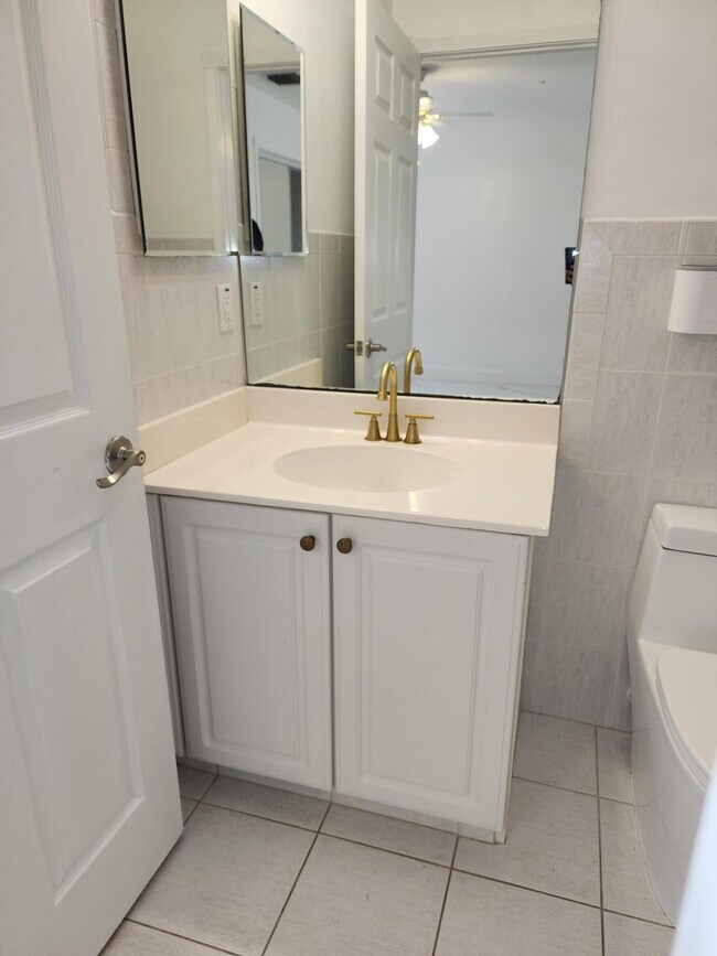 Building Photo - 5524 Boynton Gardens Dr