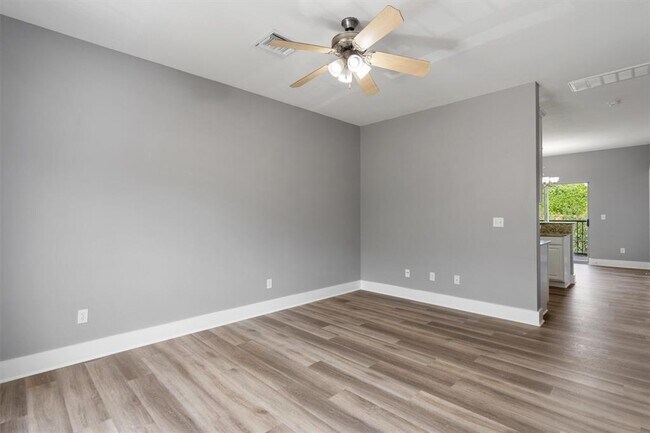 Building Photo - 13420 Lyndhurst St