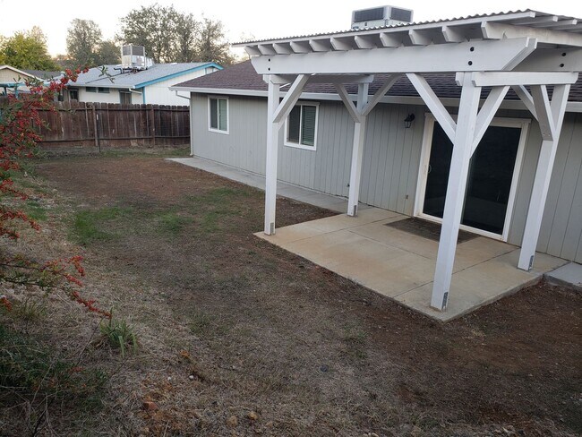 Building Photo - Charming single-family home in Redding