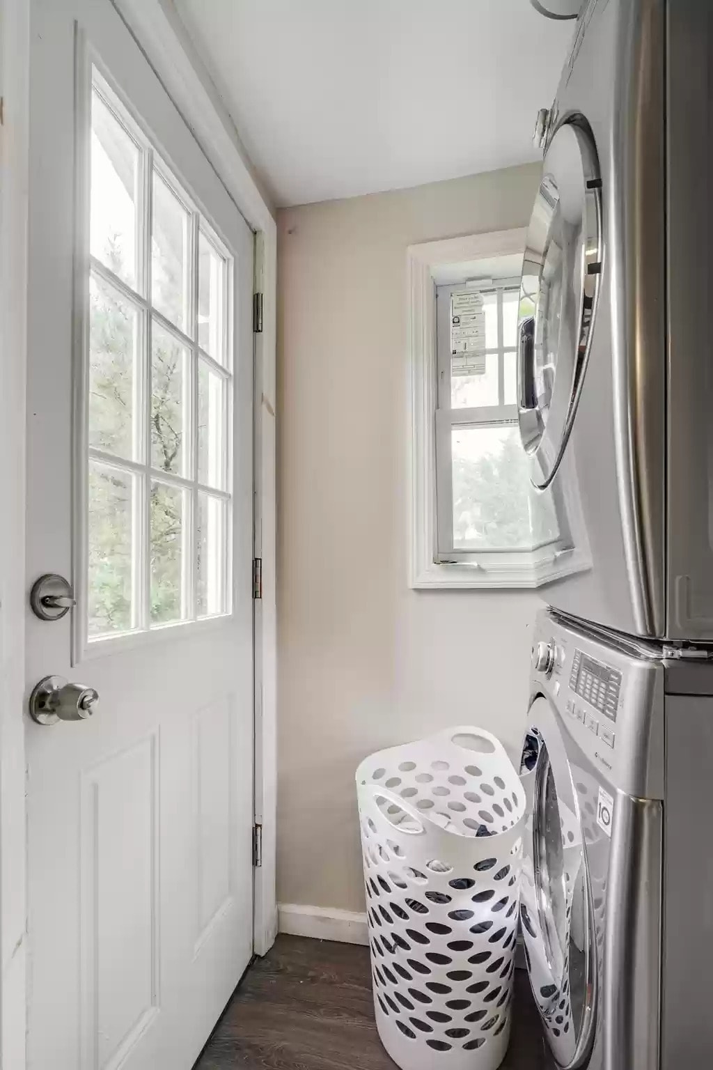 Building Photo - 86 Tulip St