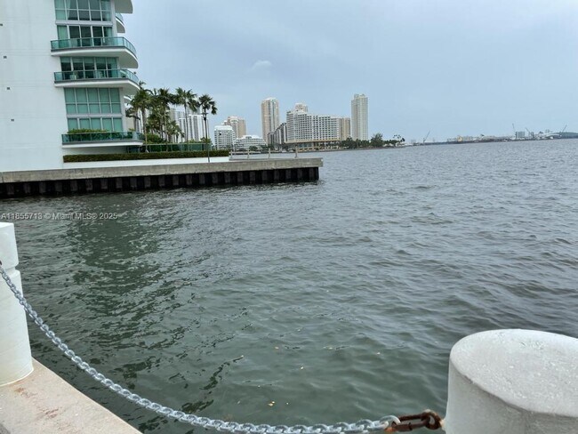 Building Photo - 170 SE 14th St