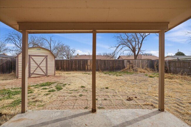 Building Photo - 608 N Colton Ave