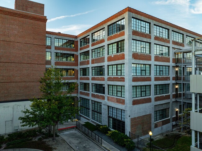 Building Photo - East End Lofts