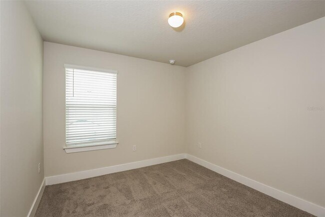 Building Photo - 812 E Voorhis Ave