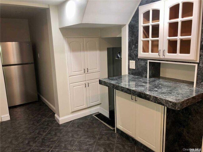 Building Photo - 1 Allen St