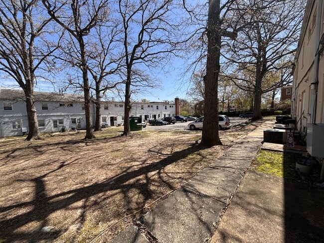 Building Photo - 2575 Iverson St