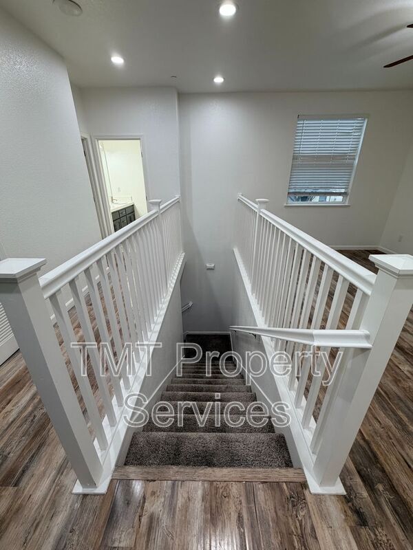 Building Photo - 939 Dixieanne Ave