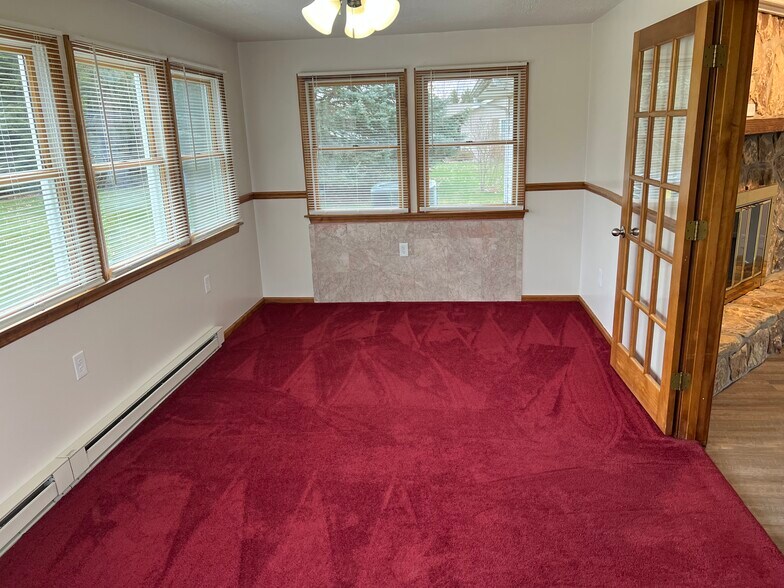 Sun Porch - 49980 N Park Cir