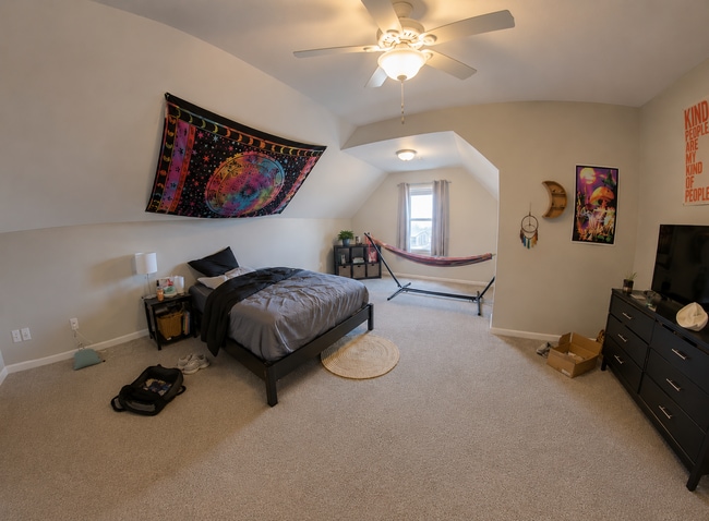 Building Photo - 3D Tour Available-HUGE Bedrooms + 2-Car Garage + Pet Friendly + Washer and Dryer Included! Availa...