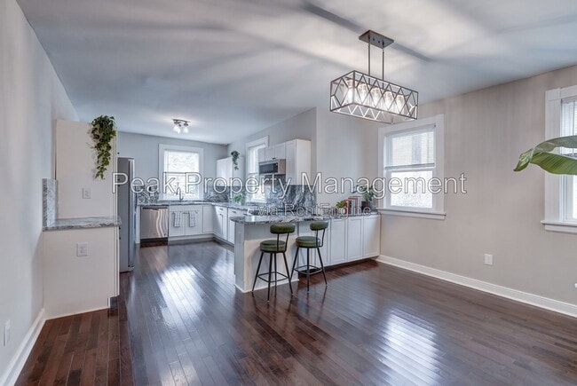 Building Photo - 3022 Groveland Ave