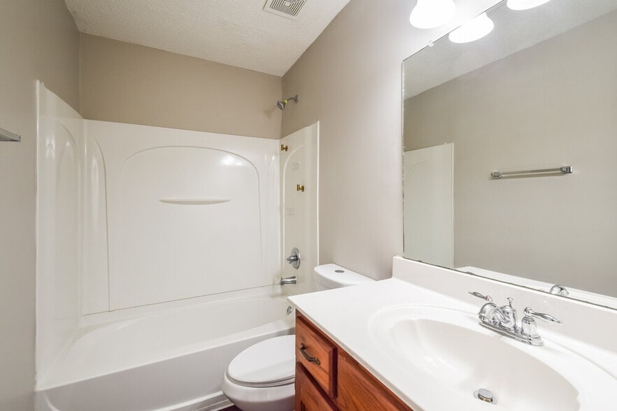 Building Photo - 1708 Cherry Creek Dr