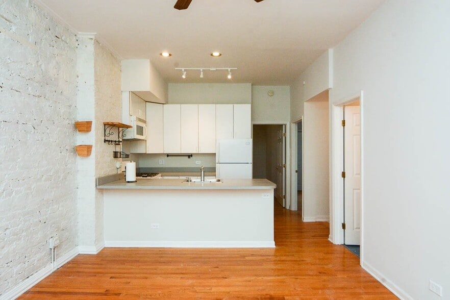 Building Photo - 1129 N Winchester Ave