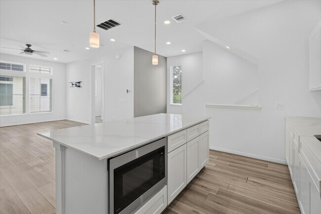 Building Photo - 1526 Ojeman Rd