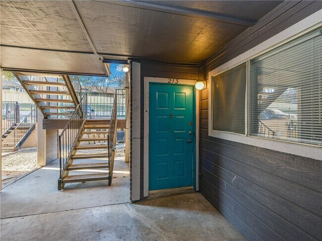 Building Photo - 1840 Burton Dr