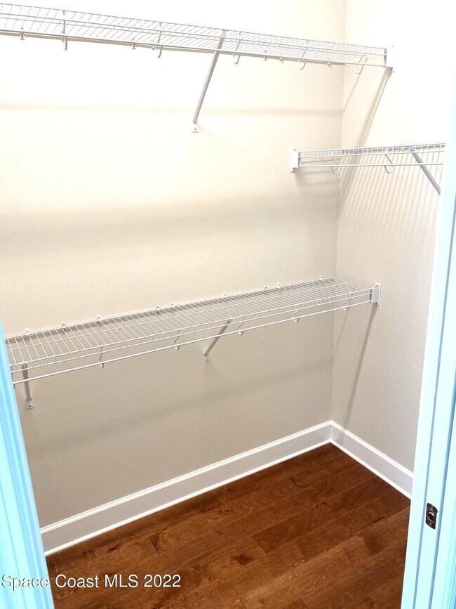 Building Photo - 8321 Paragrass Ave