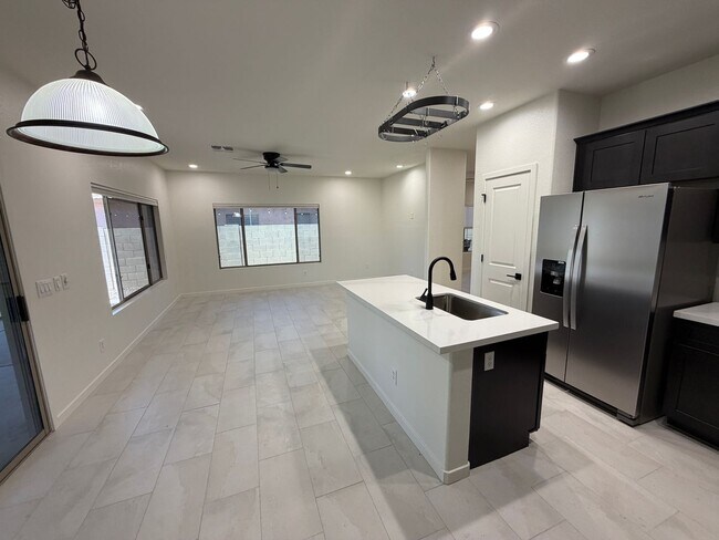 Building Photo - Beautifully Remodeled North Peoria Home 3 Bedroom 2 Bath Plus Office