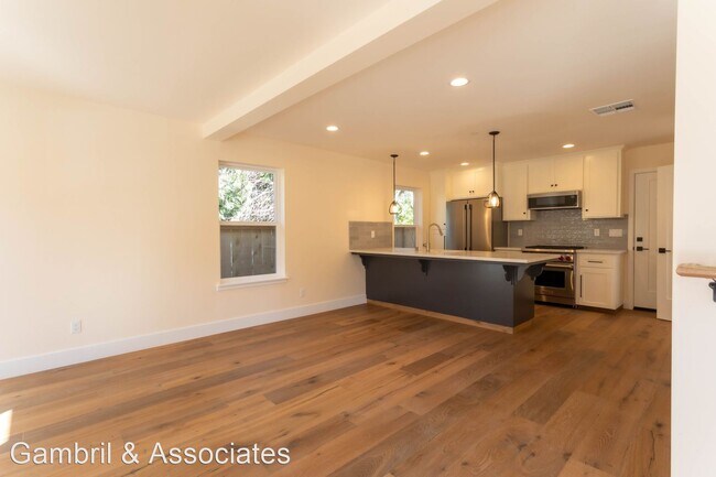 Building Photo - 2 br, 1.5 bath House - 1160 Leff Street