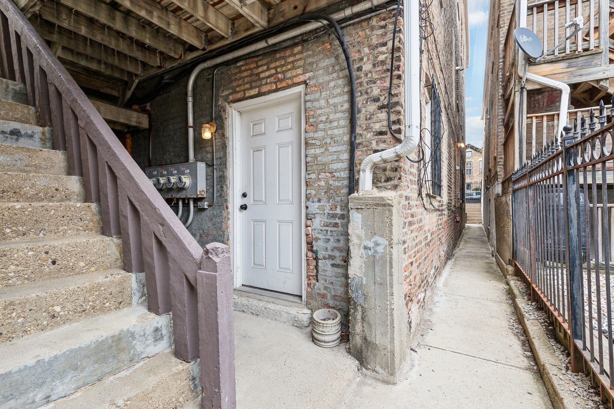 Building Photo - 1254 N Greenview Ave