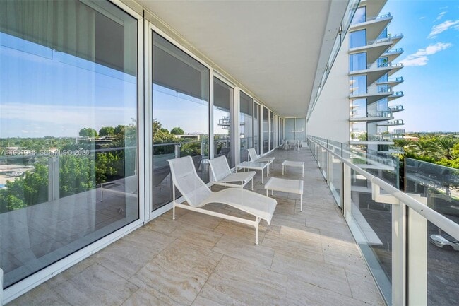 Building Photo - 9111 Collins Ave