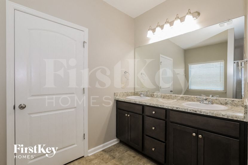 Building Photo - 566 Massey Ct