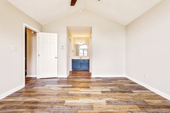 Building Photo - 3 Bed, 2 Bath Home with a Backporch Perfect for Watching Sunsets
