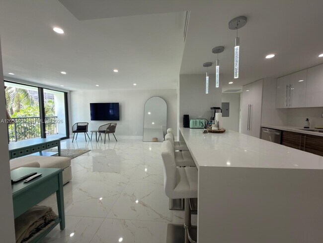 Building Photo - 1800 Collins Ave