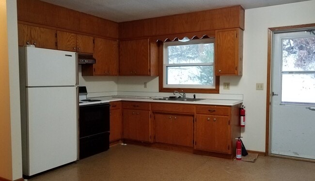 Building Photo - Hillside Triplex