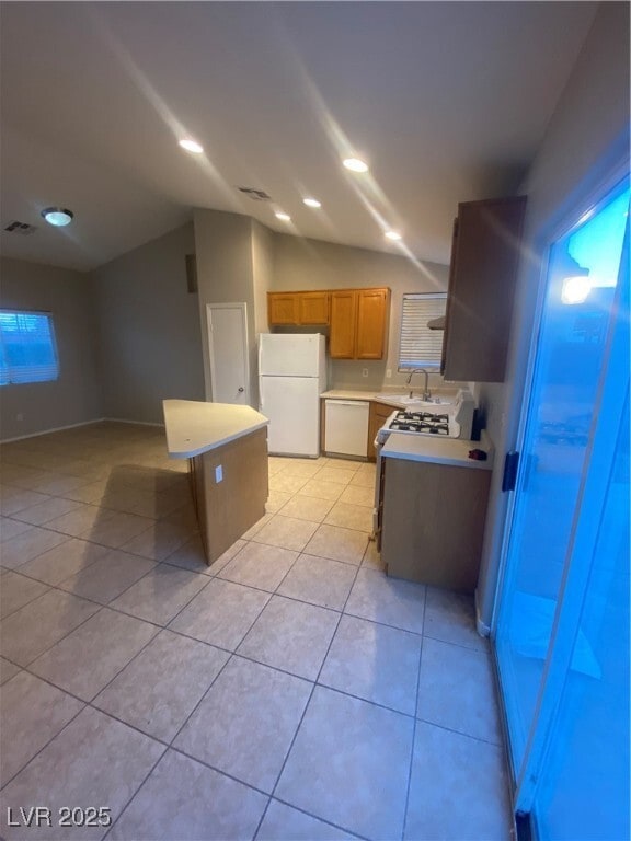 Building Photo - 2616 W El Campo Grande Ave