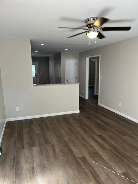Building Photo - 25 Maples Rd