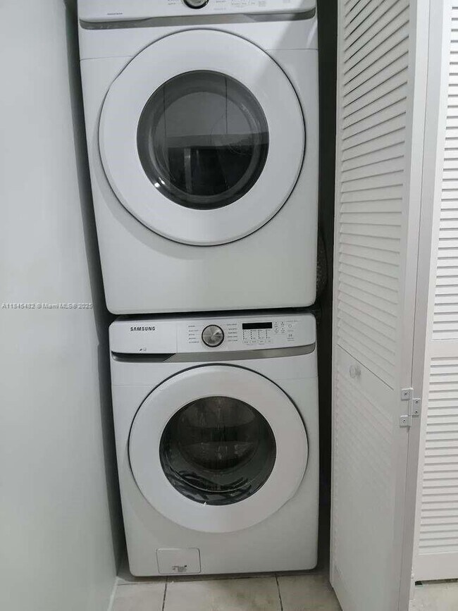 Building Photo - 3170 W 78th St