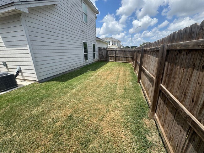Building Photo - 4122 Swans Landing