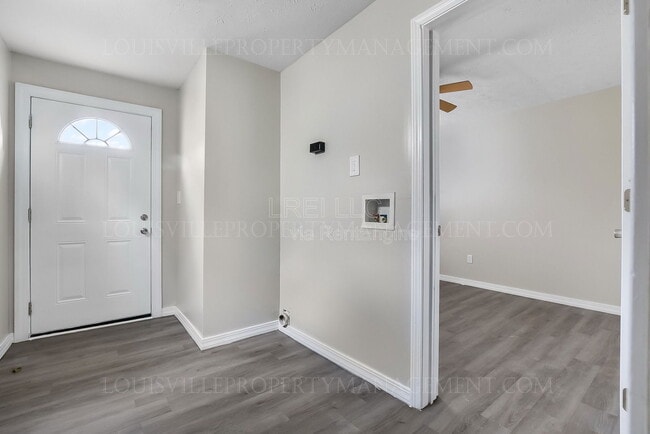 Building Photo - 2216 W Ormsby Ave