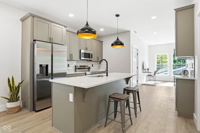 Building Photo - 4623 Rookwood Ave