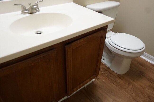 Building Photo - 3 Bedroom 2 Bathroom Townhome with Fenced Backyard. No Additional Fees