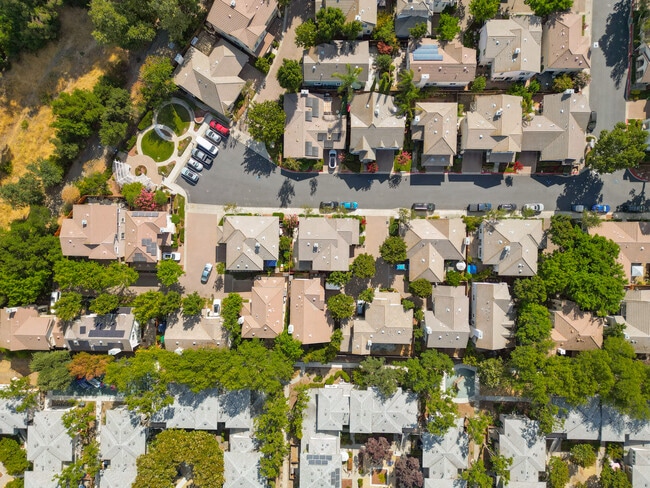 Building Photo - 5884 Cedarwood Cmn