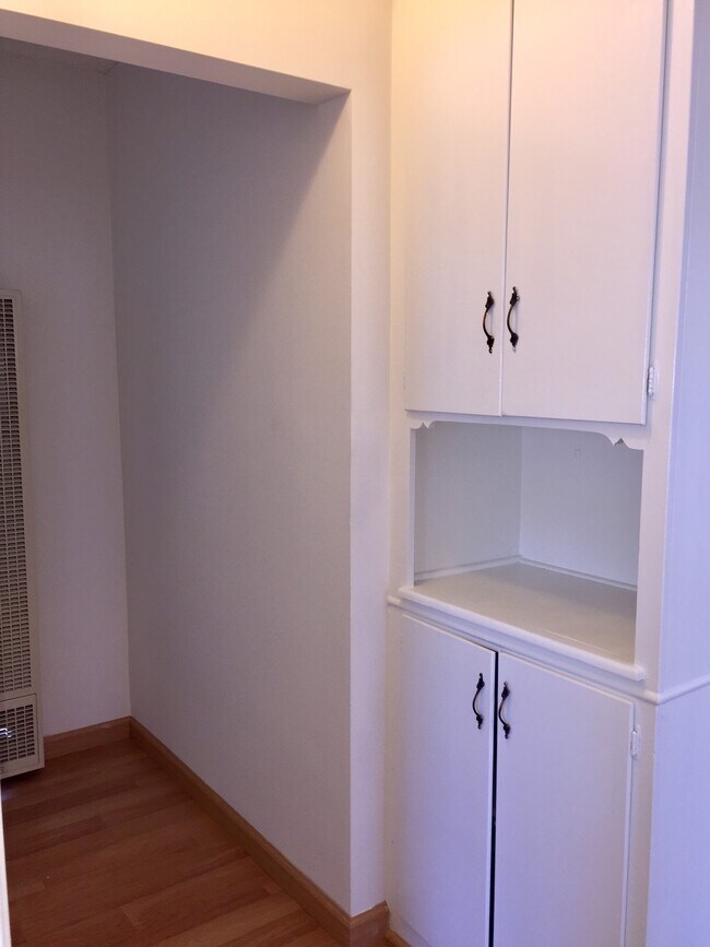 hallway closet - 1640 Berkeley St