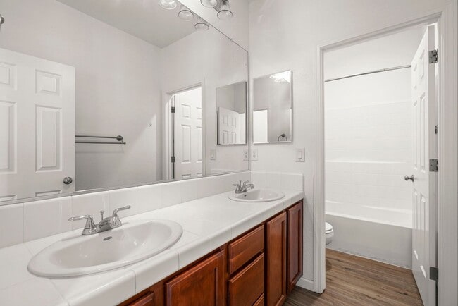 Building Photo - 4 Bedroom Home with Loft & Mountain Views ...