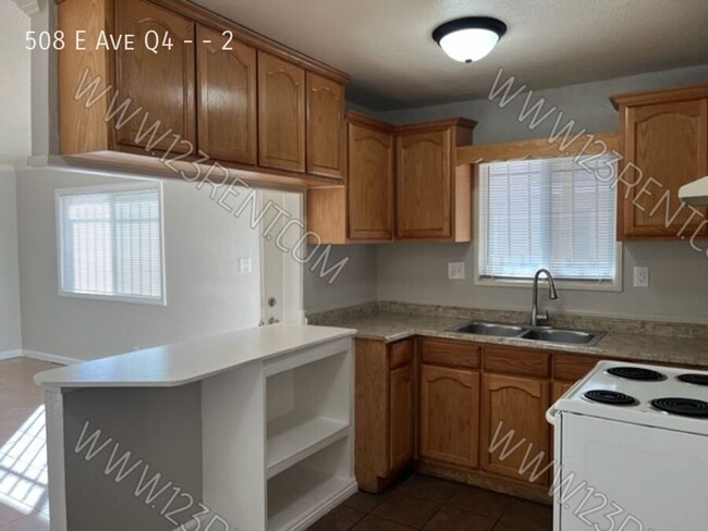 Building Photo - 2BD/ 1BTH Apartment East Palmdale