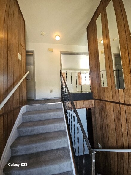 Building Photo - 370 Shoshone Ave